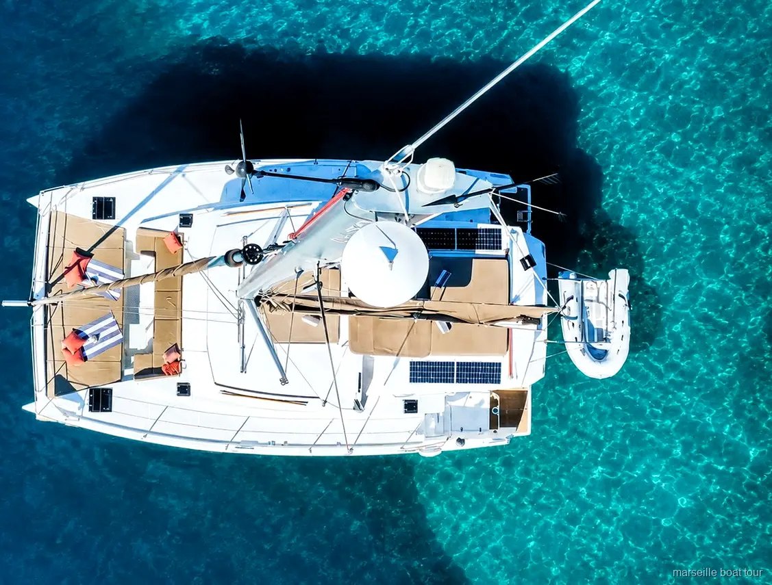 Paddle près des îles du Frioul lors de la croisière en catamaran