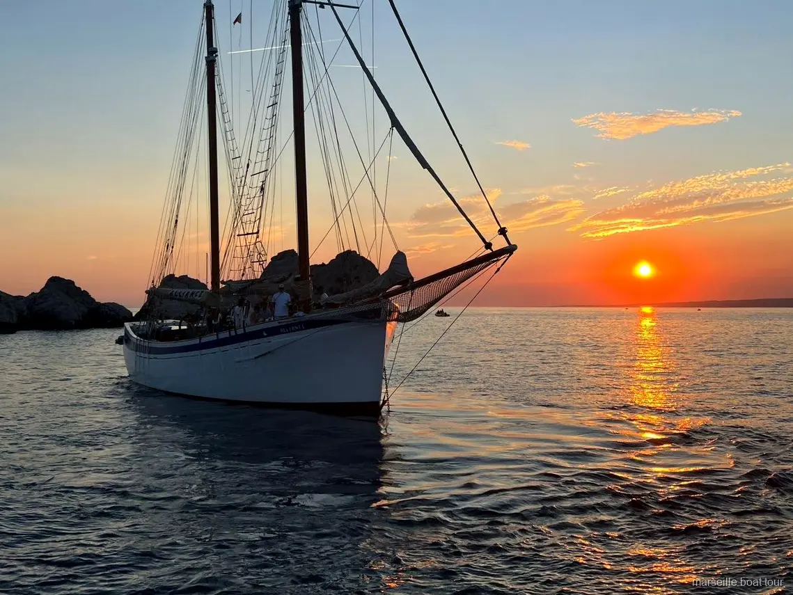 Cena vegetariana servita sulla crociera al tramonto a vela a Marsiglia