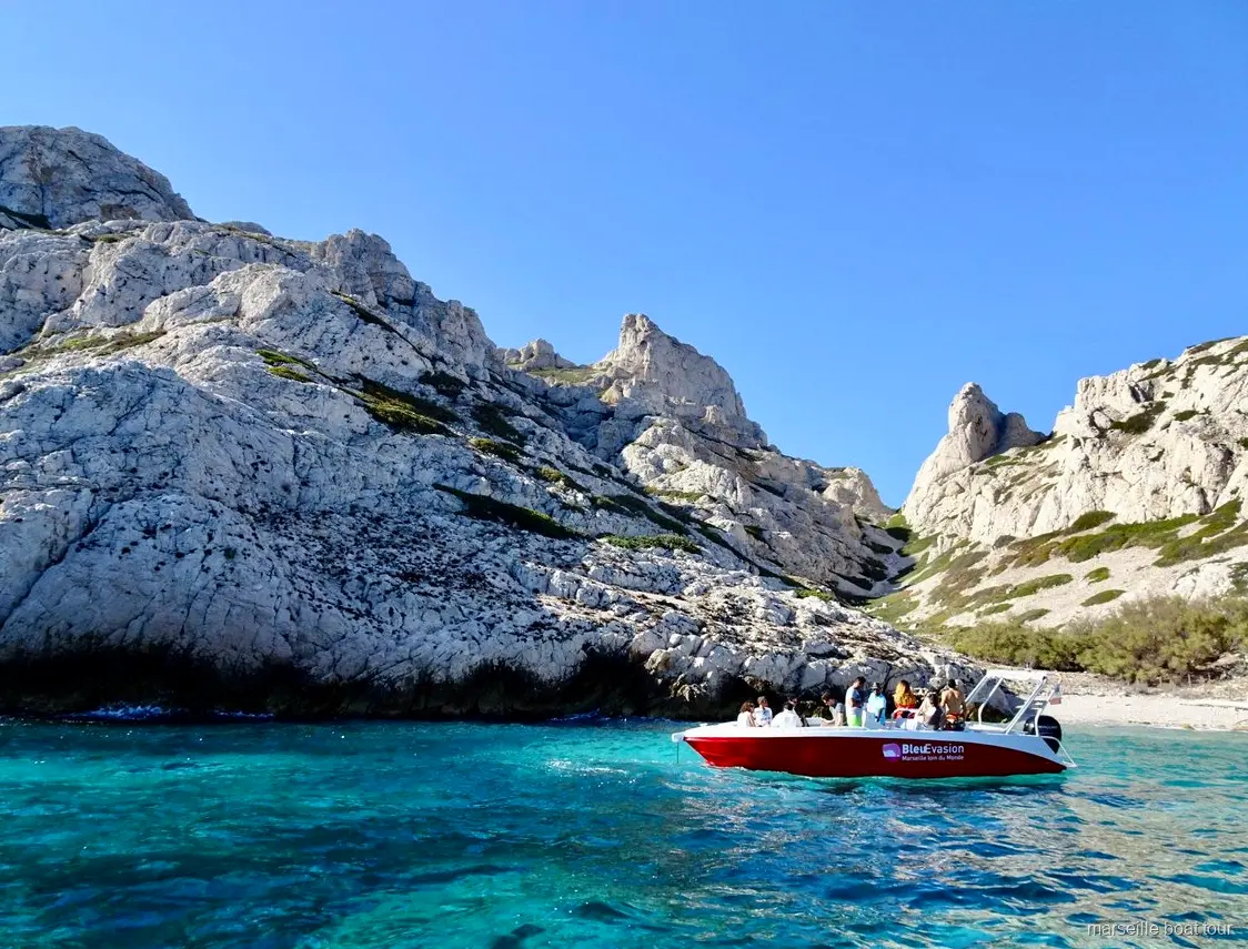 Sosta all'Isola di Riou durante il tour alle Calanques di Marsiglia con nuoto e snorkeling
