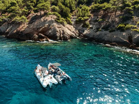 Sosta bagno durante il noleggio barca privata a Marsiglia